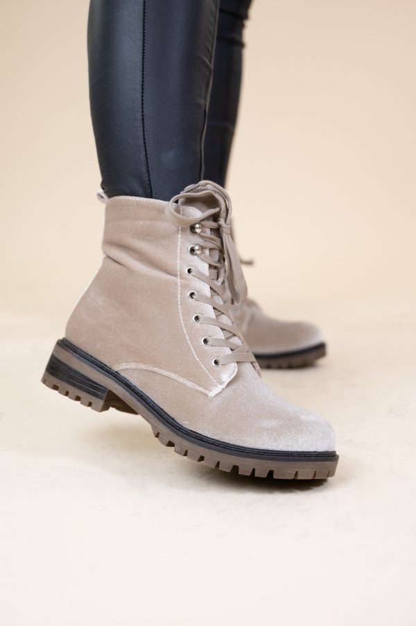 BEIGE BOOTS