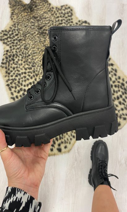 Xella boots black