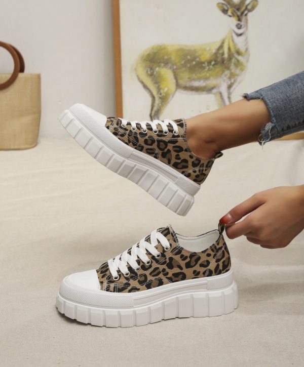 Chery leopard sneaker